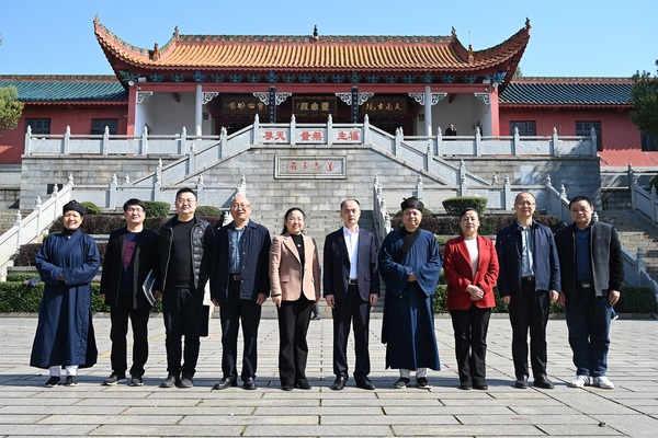 文章附图