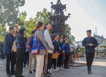 上海市三泾庙组织首次"寻真问道"参访活动