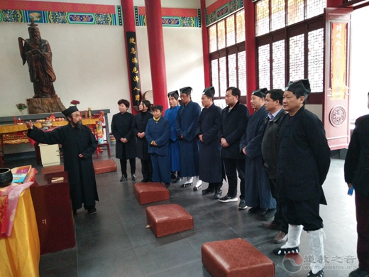 常务理事张必羊,张声德,葛冬云,蔡善耀,李功应,孙继维,俞相海参加会议